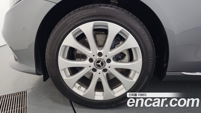 Mercedes-Benz E-Class W213 E220d Exclusive - фото 4