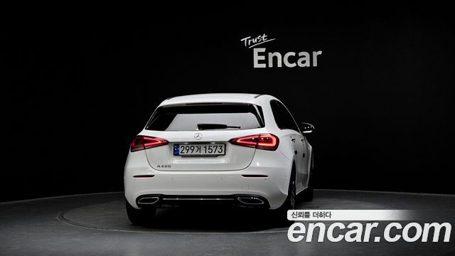 Mercedes-Benz A-Class W177 A220 Hatchback - фото 3