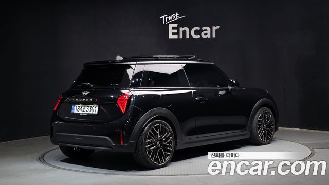 Mini Cooper 4-го поколения Favoured - фото 1