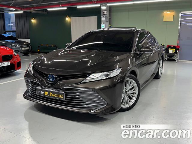 Toyota Camry XV70 2.5 XLE Hybrid - фото 0