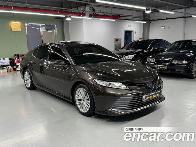 Toyota Camry XV70 2.5 XLE Hybrid - фото 2