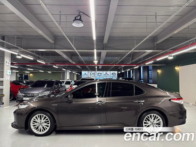 Toyota Camry XV70 2.5 XLE Hybrid - фото 3