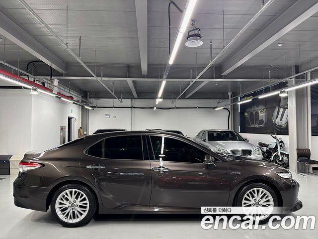 Toyota Camry XV70 2.5 XLE Hybrid - фото 4