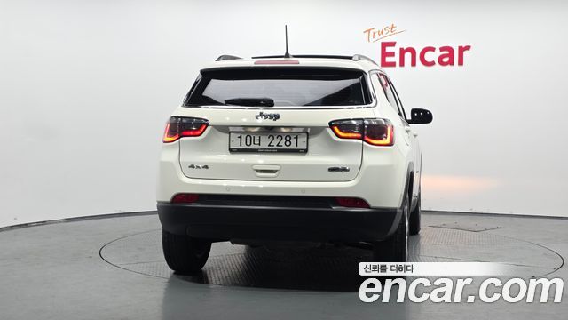 Jeep Compass 2-го поколения 2.4 Longitude AWD - фото 3