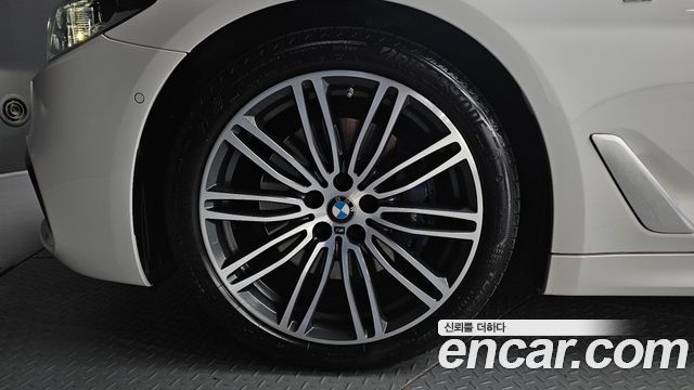 BMW 5-Series G30 530i M Sport Package Plus - фото 4