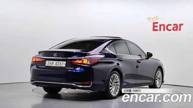 Lexus ES 7-го поколения Executive - фото 1