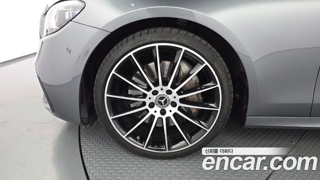 Mercedes-Benz E-Class W213 E350 4MATIC AMG Line - фото 4