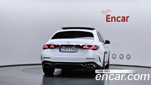 Mercedes-Benz E-Class W214 E300 4MATIC AMG Line - фото 3