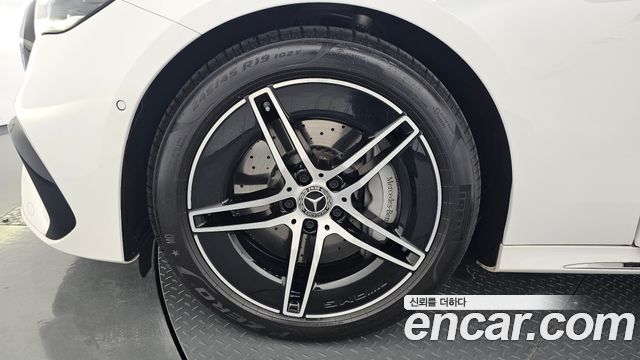 Mercedes-Benz E-Class W214 E300 4MATIC AMG Line - фото 4