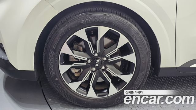 Kia Carnival 4-го поколения 7-Seater Signature - фото 4
