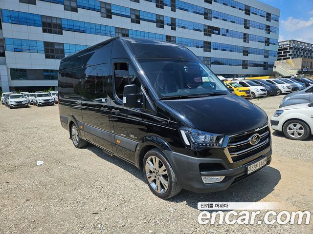 Hyundai Solati 15-seater Luxury - фото 1