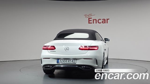 Mercedes-Benz E-Class W213 E220d Cabriolet - фото 2