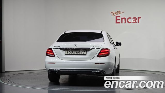 Mercedes-Benz E-Class W213 E220d 4MATIC Exclusive - фото 3