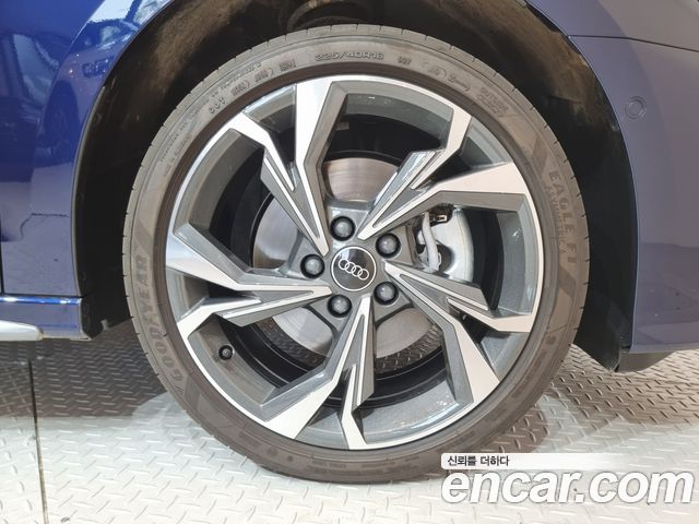 Audi A3 40 TFSI Premium - фото 4