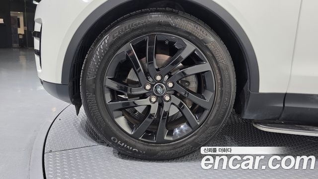 Land Rover Discovery 3.0 TD6 HSE Luxury - фото 4