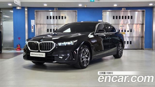 BMW 5-Series G60 530i xDrive - фото 0