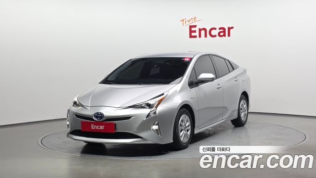 Toyota Prius 4-го поколения 1.8 E - фото 0