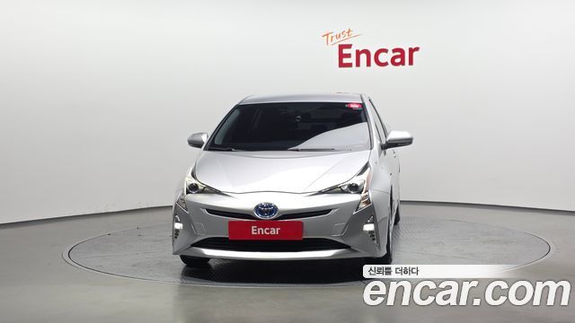 Toyota Prius 4-го поколения 1.8 E - фото 2