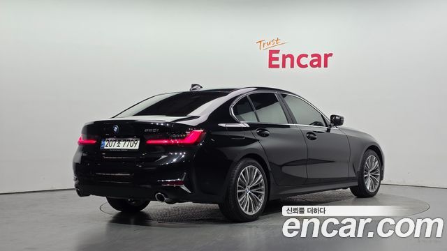 BMW 3-Series G20 320i Luxury - фото 0