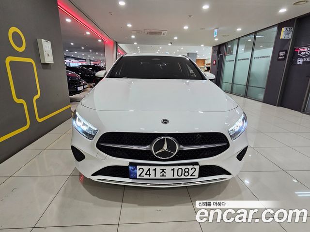 Mercedes-Benz A-Class W177 A220 Sedan - фото 2