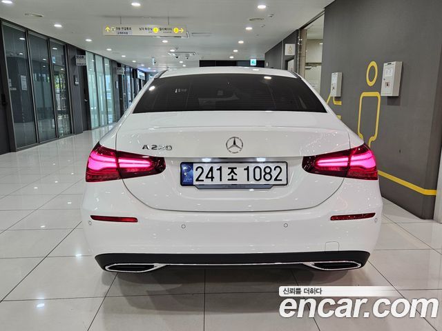Mercedes-Benz A-Class W177 A220 Sedan - фото 3