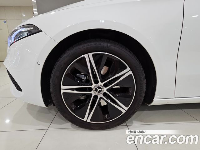 Mercedes-Benz A-Class W177 A220 Sedan - фото 4