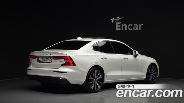 Volvo S60 3-го поколения B5 Ultimate Bright - фото 1