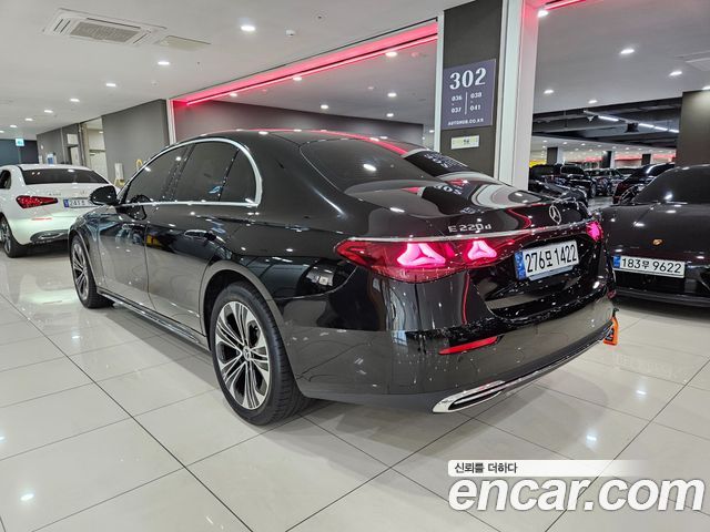 Mercedes-Benz E-Class W214 E220d 4MATIC Exclusive - фото 1