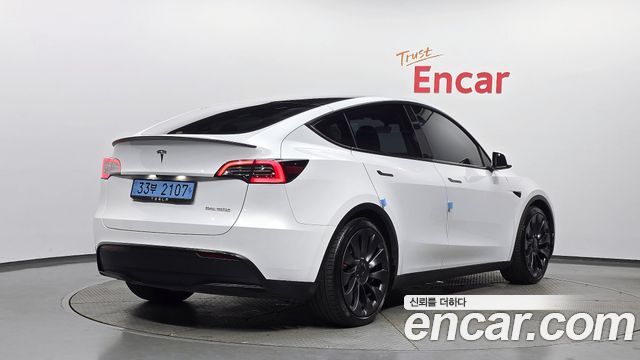 Tesla Model Y Performance AWD - фото 1