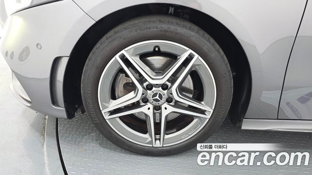 Mercedes-Benz A-Class W177 A250 4MATIC Sedan - фото 4