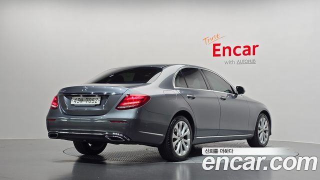 Mercedes-Benz E-Class W213 E220d Exclusive - фото 1