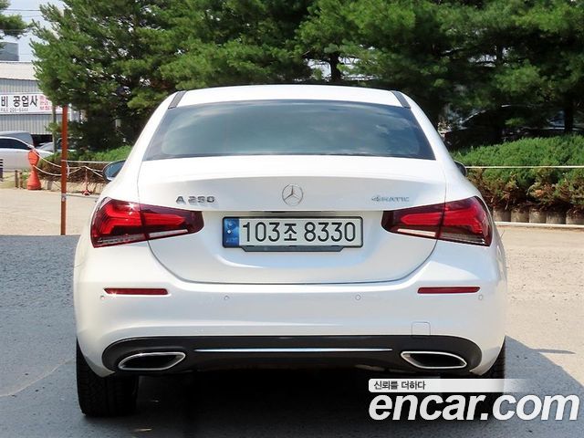 Mercedes-Benz A-Class W177 A250 4MATIC Sedan - фото 3
