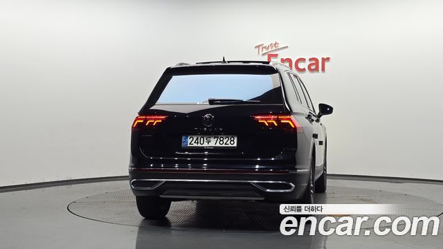 Volkswagen Tiguan 2.0 TSI Prestige - фото 2