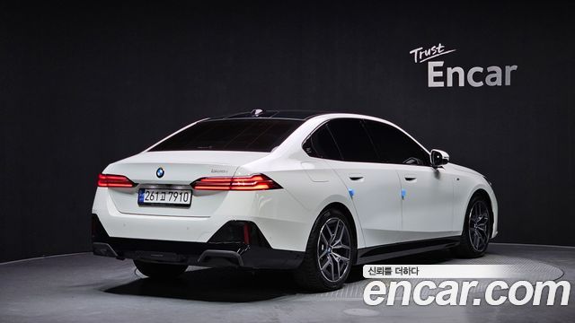 BMW 5-Series G60 520i M Sport - фото 1