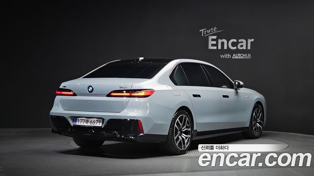 BMW 7-Series G70 740i xDrive M Sport Limited - фото 1