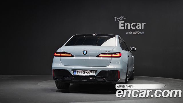 BMW 7-Series G70 740i xDrive M Sport Limited - фото 3