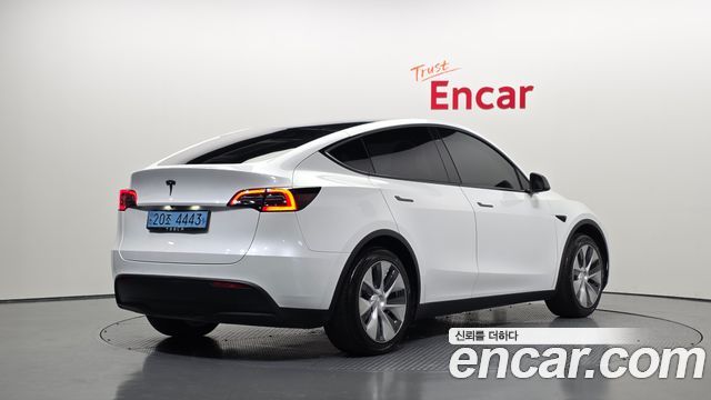 Tesla Model Y Standard Range RWD - фото 1