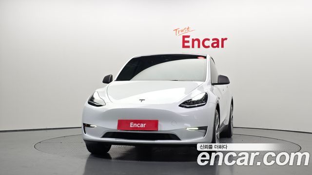 Tesla Model Y Standard Range RWD - фото 2