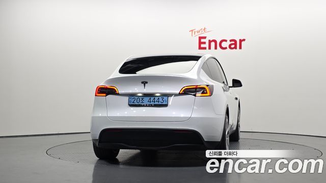 Tesla Model Y Standard Range RWD - фото 3