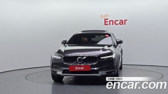 Volvo V90 B5 Pro AWD - фото 2