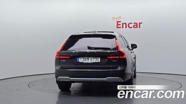 Volvo V90 B5 Pro AWD - фото 3