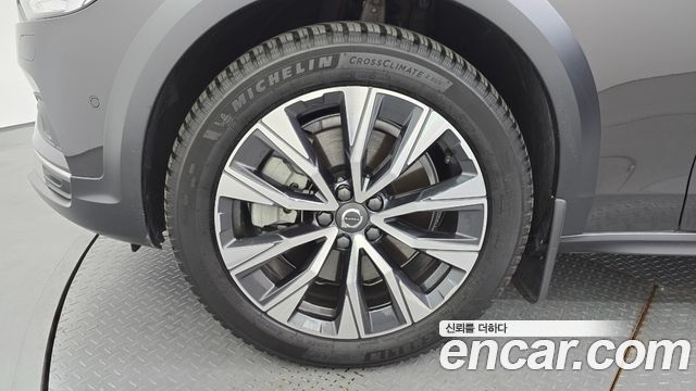 Volvo V90 B5 Pro AWD - фото 4