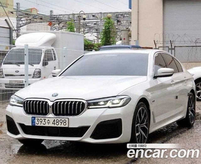 BMW 5-Series G30 530e M Sport - фото 0