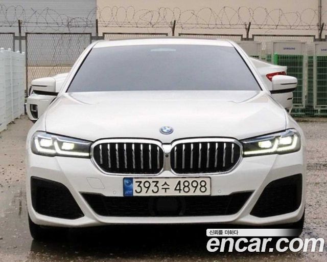 BMW 5-Series G30 530e M Sport - фото 2