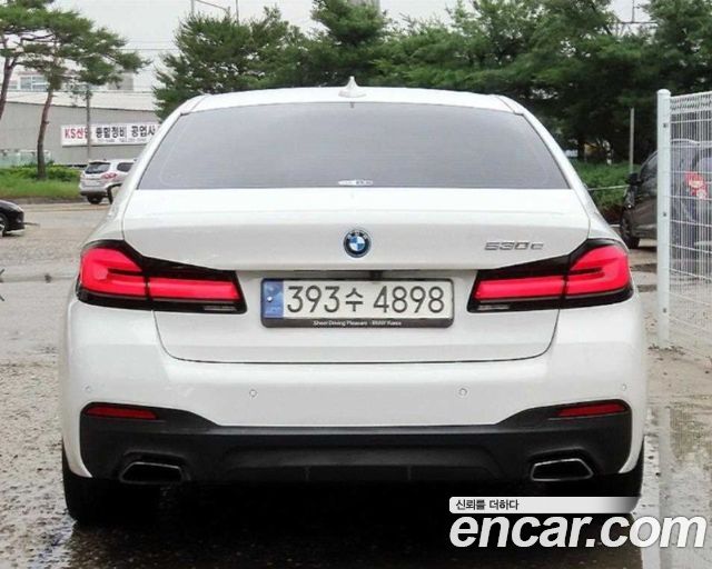 BMW 5-Series G30 530e M Sport - фото 3