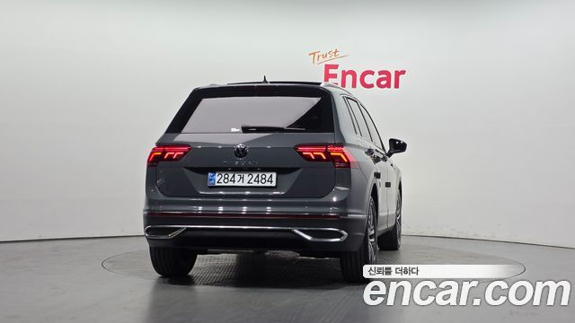 Volkswagen Tiguan 2-го поколения 2.0 TDI Prestige - фото 3