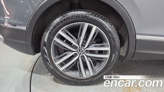 Volkswagen Tiguan 2-го поколения 2.0 TDI Prestige - фото 4