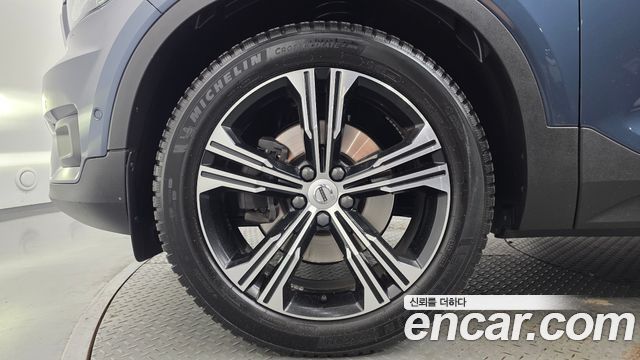 Volvo XC40 B4 Inscription - фото 4