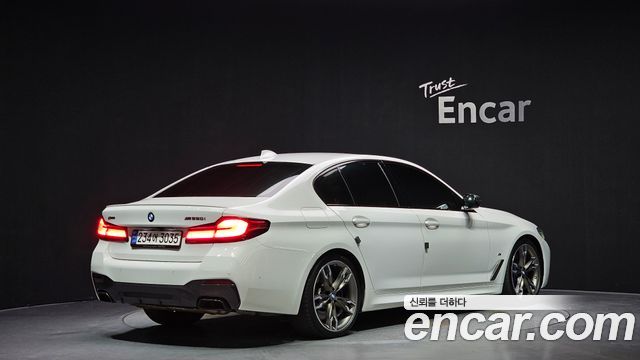 BMW 5-Series G30 M550i xDrive - фото 1