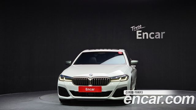 BMW 5-Series G30 M550i xDrive - фото 2